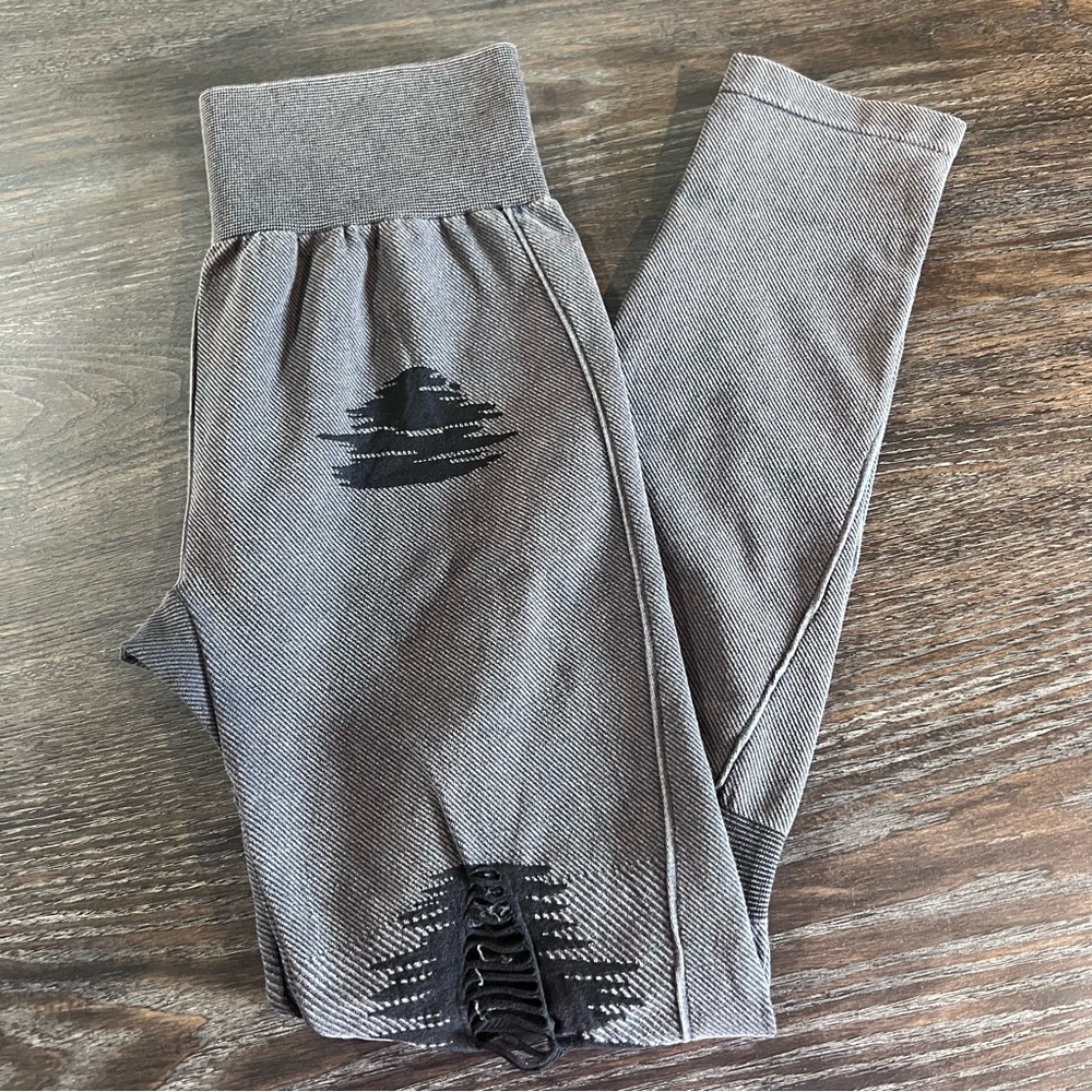 Like New Unicorn Zumba Gray Leggings Size Marvelous (Medium)